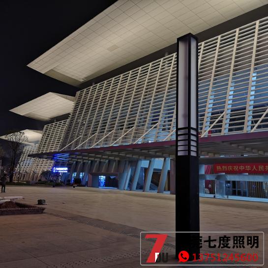 6米现代简约市政广场LED草莓视频APP色情柱安装效果图